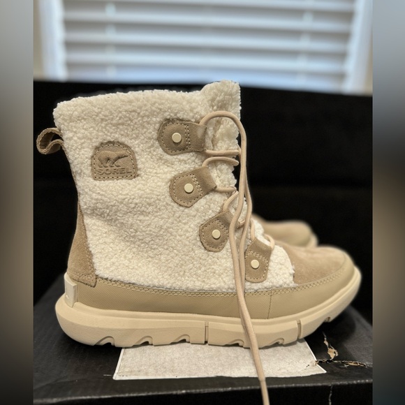 SOREL - Explorer II Joan Insulated Lace-Up Boot Size 8 - Picture 12 of 12